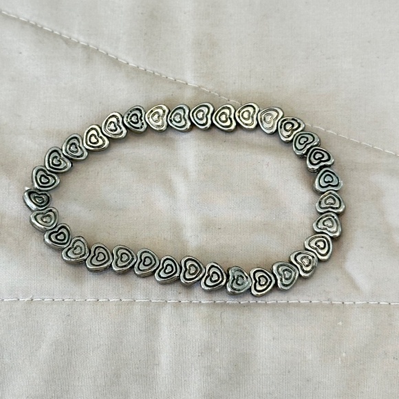 2/$15 Silver tone stretchy bracelet w/carved Heart beads all the way around - Picture 13 of 13